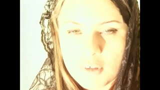 Призрак покойника, который сам себе пробил мозг, пришел к рыжеволосой шлюхе с белесыми от спермы грудями после жестокого секса с тремя парнями, чтобы напомнить ей о ее долге