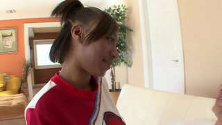 Sort teenager cheerleaders bliver kneppet af den hvide fodbold coach