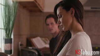 Сын есць азадак мачахі ўвесь дзень напралёт - Бэкі Бандзіні, Робі Рэха