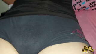 Ŧ�妹接触她的猫在她前面的兄弟