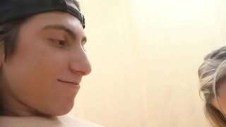 Genç züppe gets bir excelent deepthroat itibaren sarışın MİLF