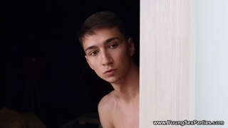 Егит секс-бергатыса - чакласа, кызьы со шузимытӥсь, со ымныр но мугор люкетъёс вылын ворттылыны