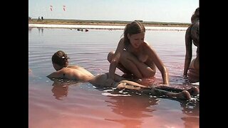 Abelina ve Valentina Şimdi Yıkanalım