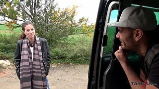 Tilfeldig Babe Sprayet Med Jizz på En Baksetet