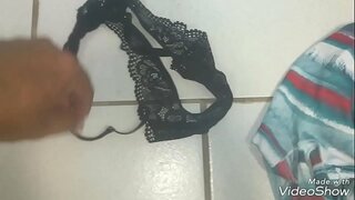 Pari vitun toimistossa