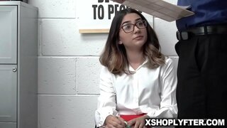 ���ິປະໄຕໄດ້ຮັບຍໍາກ່ຽວກັບການເທິງຂອງຫ້ອງການຕາຕະລາງ