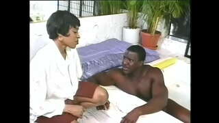 Laimīgs black dude, ir laimīgs, lai drāztu šo skaisto dāma fuious Laimīgs black dude, ir laimīgs, lai drāztu šo skaisto dāma fuious
